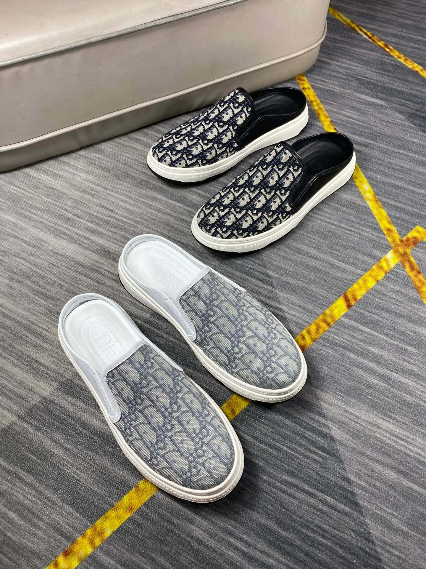 P380 Dior men's casual half-drag👞. Handsome and versatile low-top shoes, with exquisite branded jacquard fabric for the upper, sheepskin lining for the feet, 🌺🌺perfect shoe last, 🌲🌲fashionable and handsome, comfortable on the feet, 🚗🚗wear-resistant and non-slip rubber outsole. Code number: 38-44. 45 is custom-made and cannot be returned or exchanged